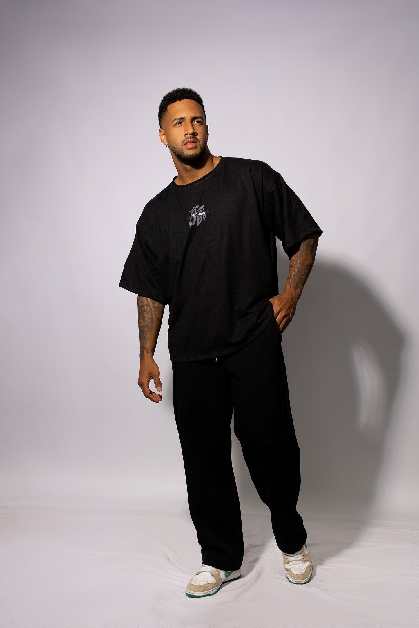 POLERA NEGRA OVERSIZE